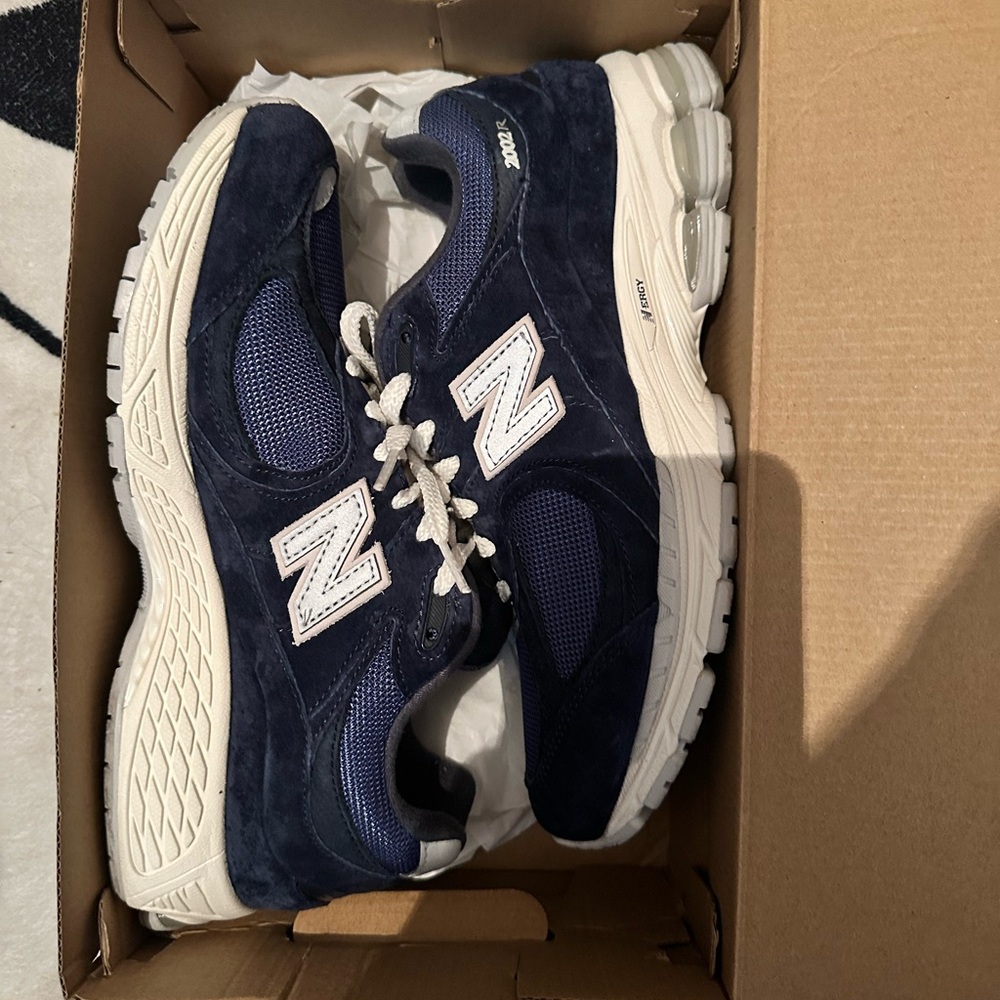 New Balance 2002R